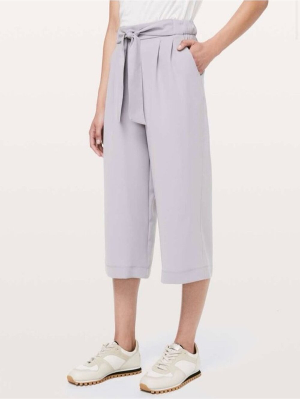 Lululemon Noir Crop Pants in Silverscreen Size 6 W6AYAS
